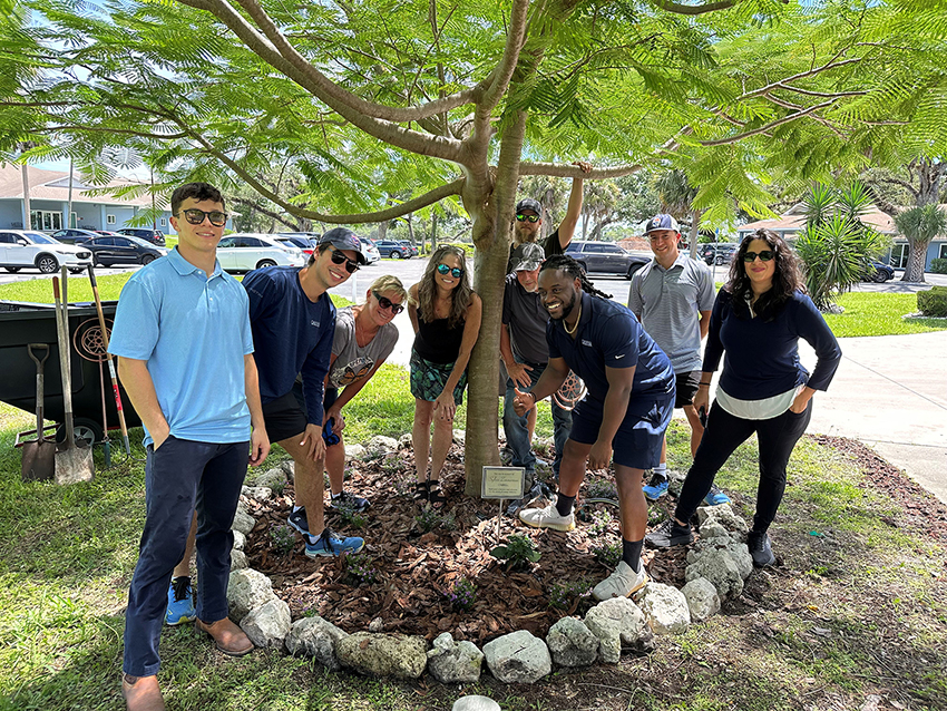 Greystar volunteers
